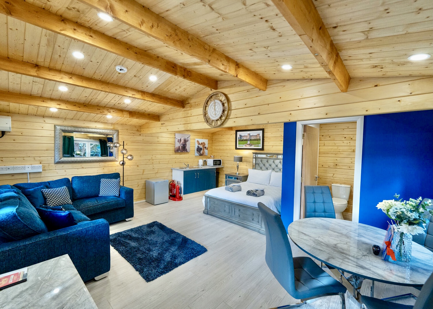 Exclusive Luxury Lodge with Hot Tub and Sauna