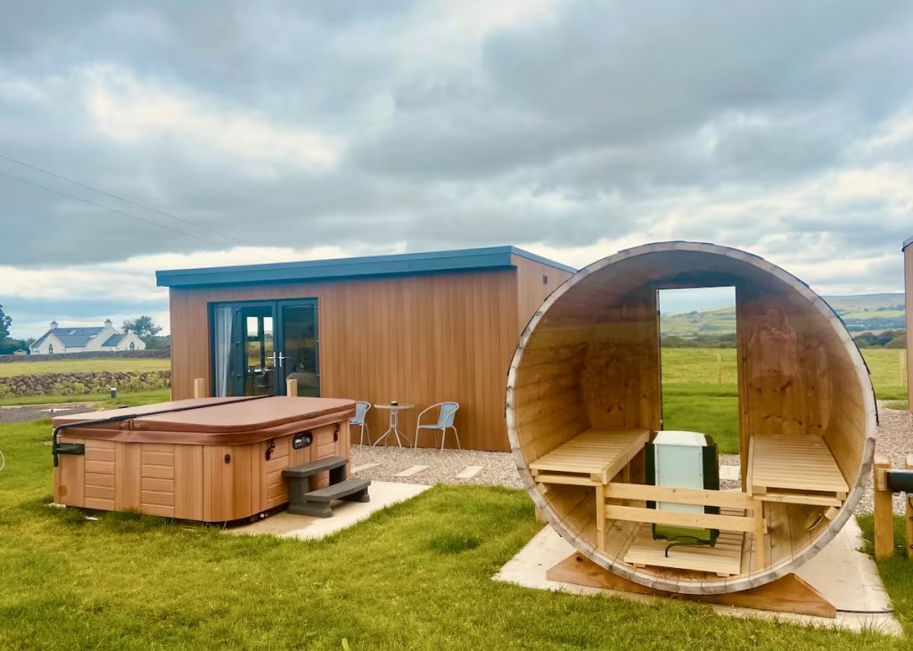Slemish Hideaway - The Cosy Cow Luxury Lodge