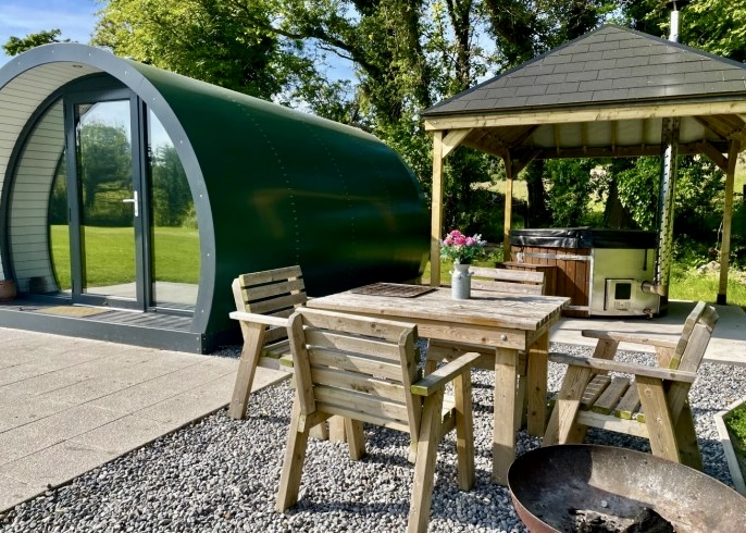 Luxury Glamping Pod with Hot Tub - Buttercup