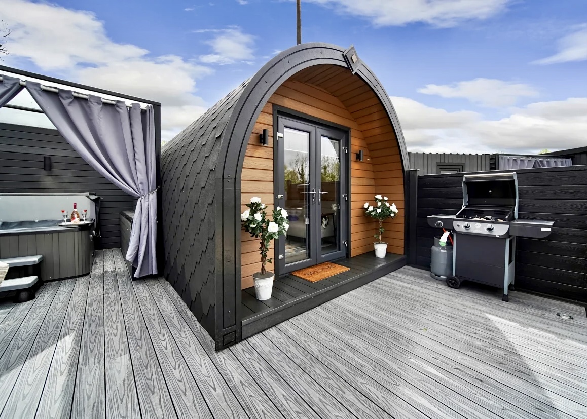 Glamping Pod – The Hive
