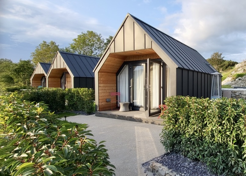 Glamping Cabin with Lake View