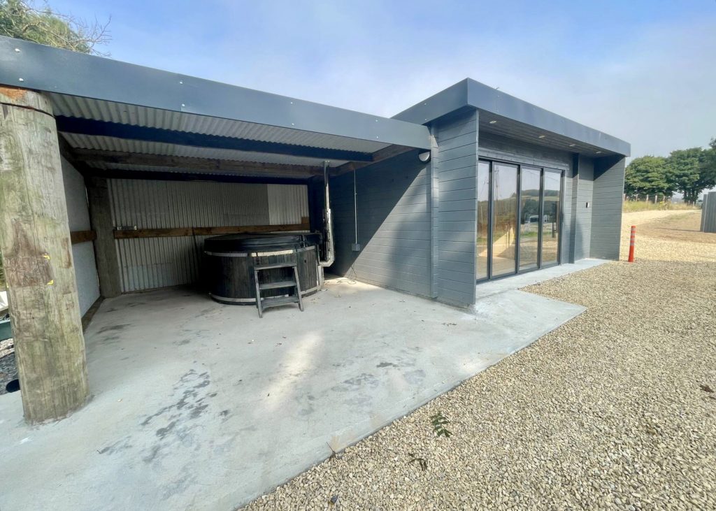 Clonegal Glamping - Executive Glamping Cabin with Jacuzzi