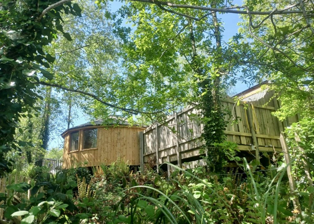Shanti Glamping - Round House 1 with Hot Tub
