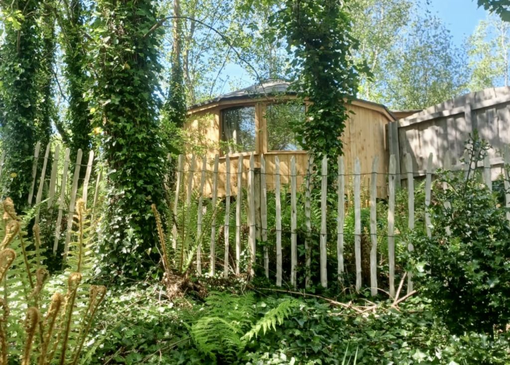 Shanti Glamping - Round House 2 with Hot Tub